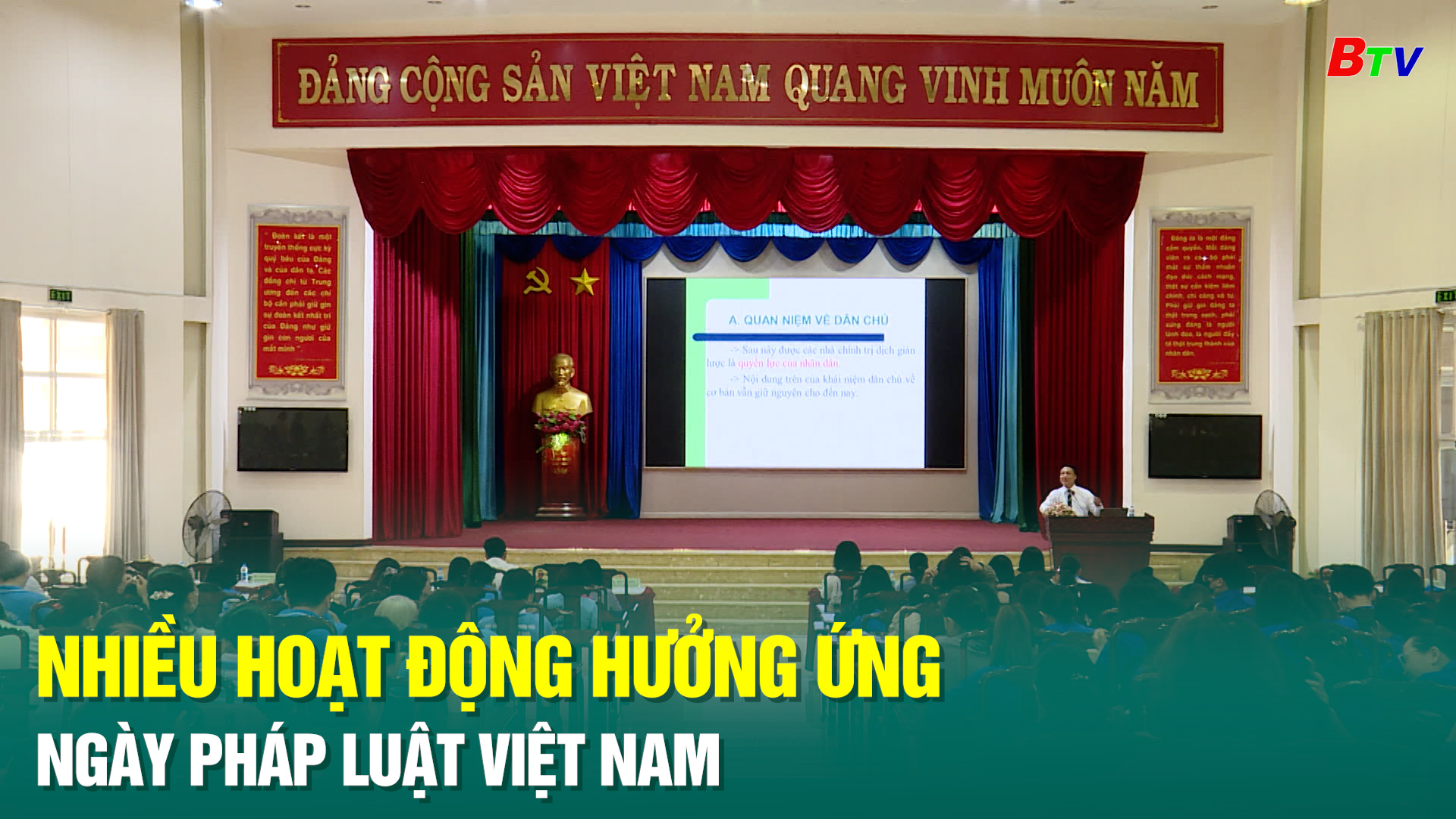 Nhiều hoạt động hưởng ứng Ngày Pháp luật Việt Nam